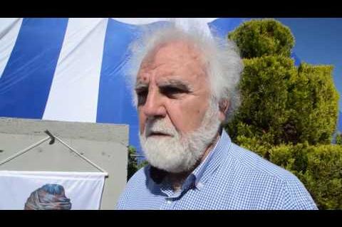 ArgolidaPortal.gr Αργολίδα-Νέα Κίος Γ.Αθανασόπουλος σκέπασε το σπίτι με ελληνική σημαία