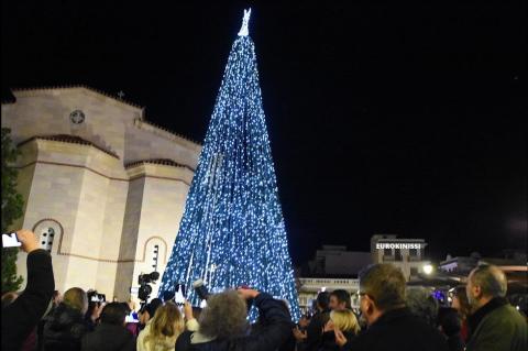ArgolidaPortal.gr Χριστούγεννα 2023: Άναμμα Χριστουγεννιάτικου Δέντρου στο Άργος