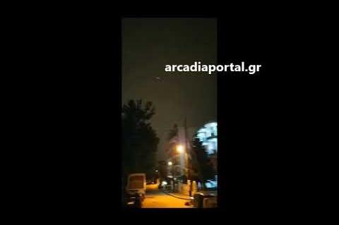 Arcadiaportal.gr - Οι Τριπολίτες τραγούδησαν τον Εθνικό ύμνο απο τα μπαλκόνια τους